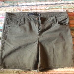 BNWOT Tinseltown shorts